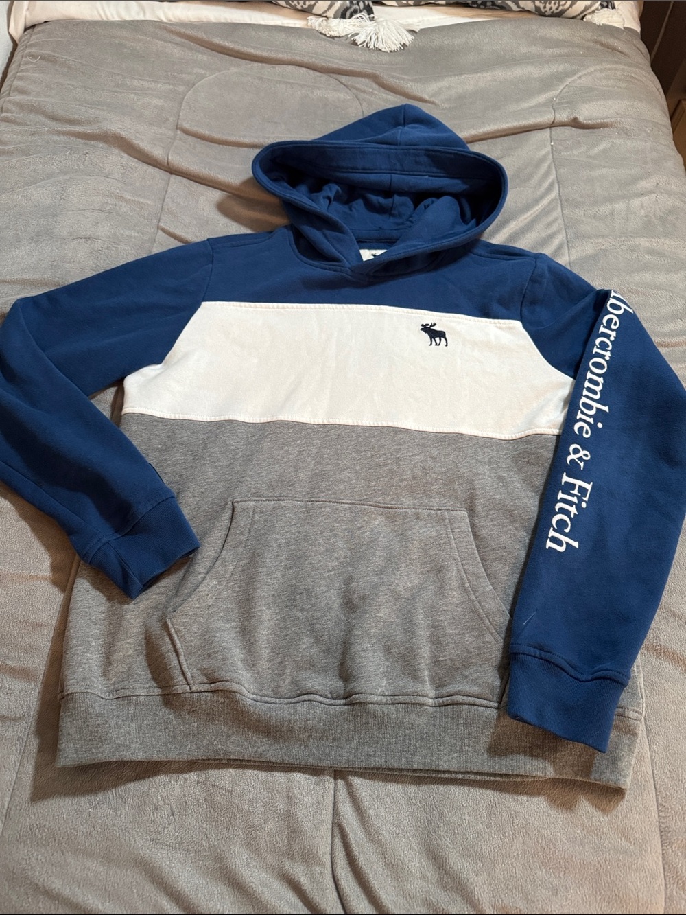 abercrombie kids Navy, White & Gray Colorblock Hoodie Sz 15/16
